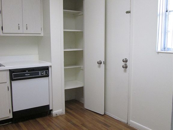 4th image of 1570 NE 191st St APT 337