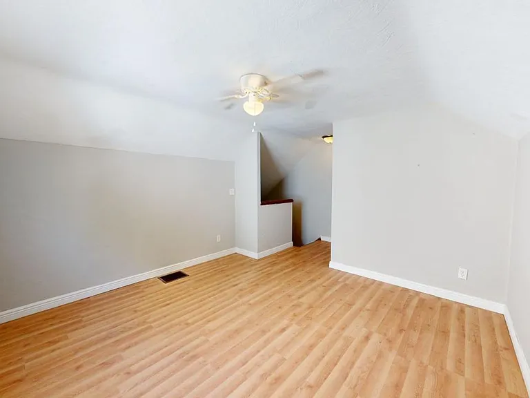 388 S Powell Ave — Photo 17