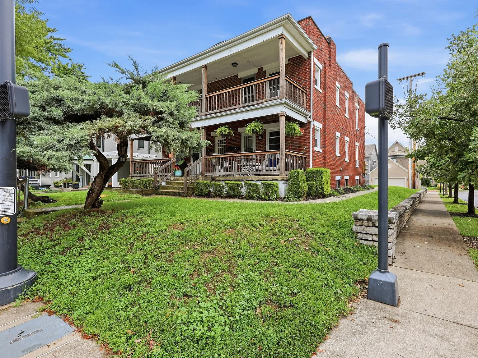 1 bed, 1.0 bath, 3840 sqft, $1,000 — Photo 2