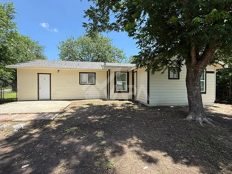 106 Covina Ave — Photo 18