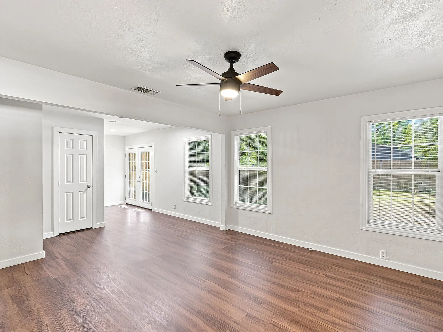 3 bed, 1120 sqft, $1,700 — Photo 4