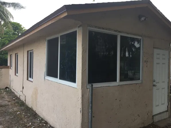 2513 NW 9th Ct, Pompano Beach, FL 33311