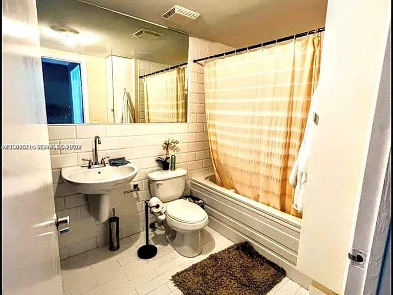 690 SW 1st Ct #Penthouse I06 — Photo 16