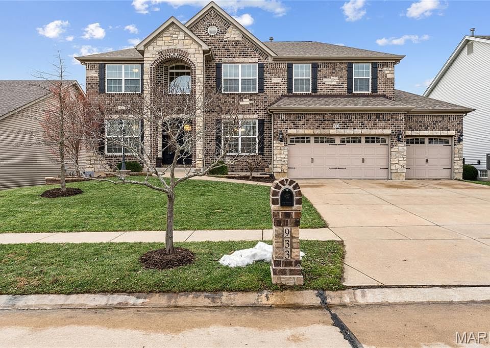 1st image of 933 Bentley Park Cir