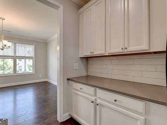 4th image of 3629 Davenport Rd
