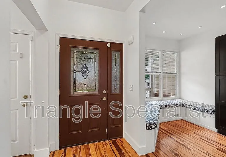 7648 Astoria Pl — Photo 5