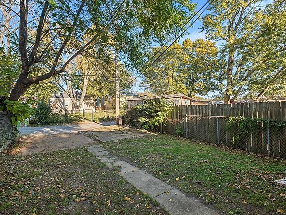 3rd image of 6119 Alabama Ave