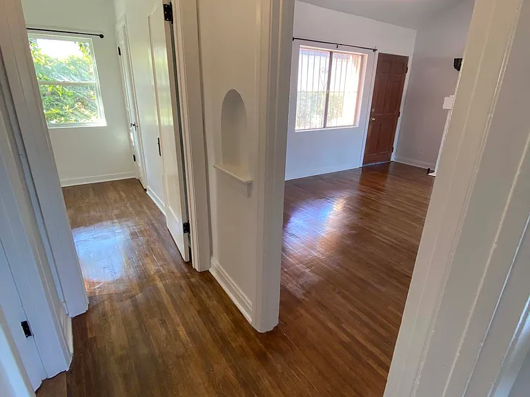 1134 N Evergreen Ave — Photo 9