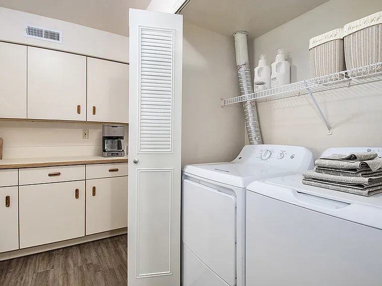 Dupont Lakes Apartments — Photo 3