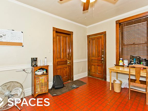 5th image of 3729 N Kenmore Ave #Gdn