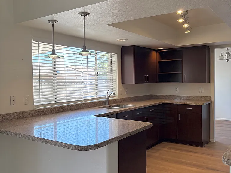 2715 S Cottonwood — Photo 11