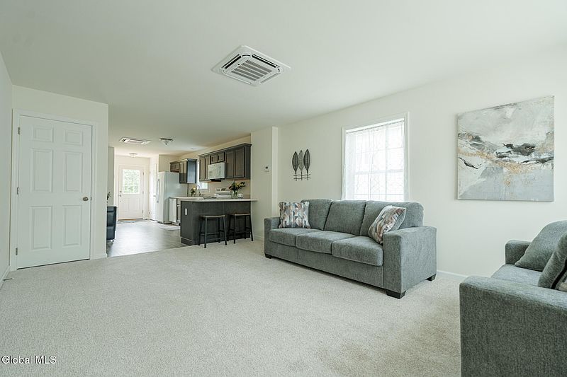 5th image of 424 Summit Avenue