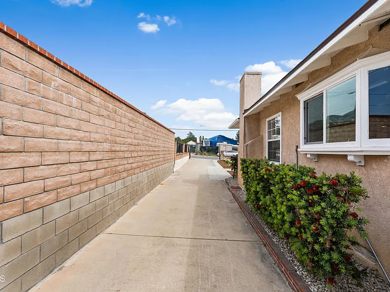 3103 N Olive Ave — Photo 20