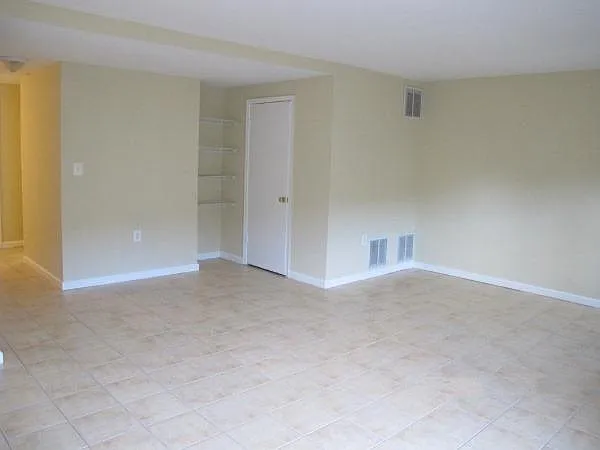 215 Amberfield Ln — Photo 15