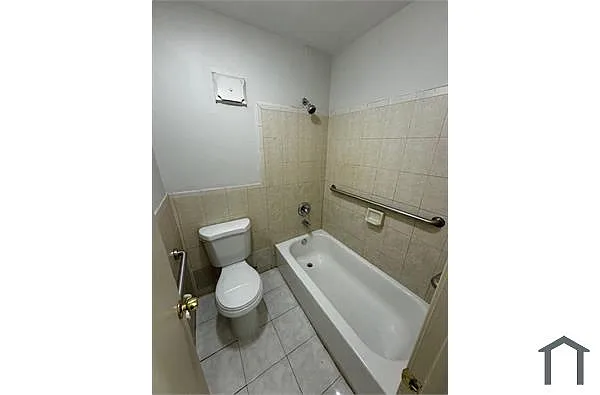 Building Photo - 1225 W 35th St #53A