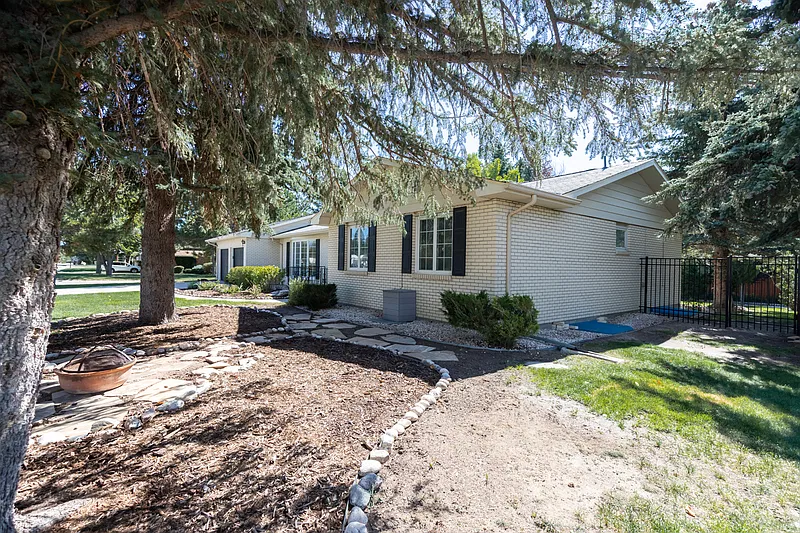 4 bed, 3.0 bath, 3408 sqft, $2,695 — Photo 4