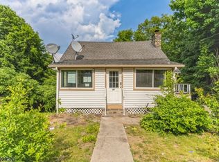 40 Leonard Ave, West Milford, NJ 07480
