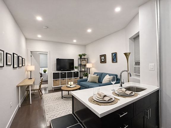 3rd image of 139 Mulberry St APT 9
