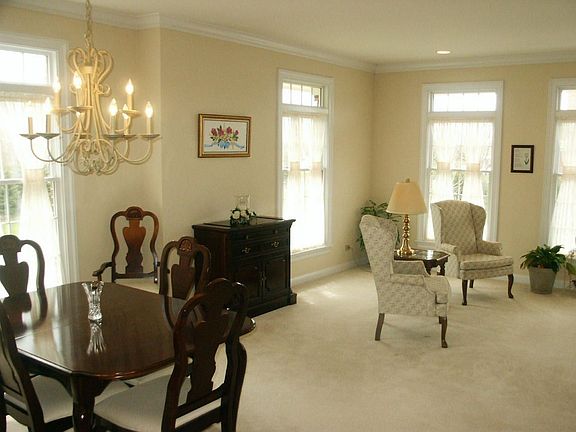3rd image of 569 Linden Ct