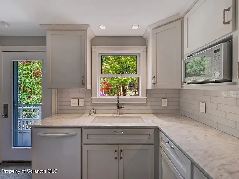 3360 Forest Rd — Photo 17