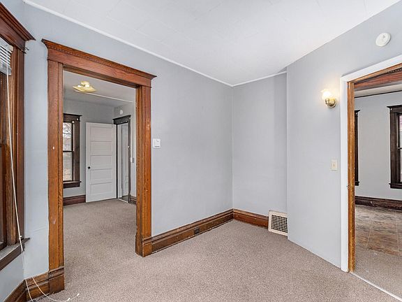 4th image of 712 W Vine St