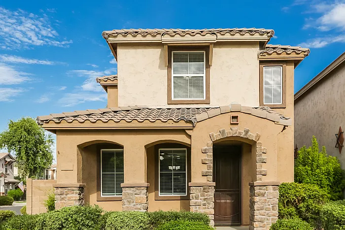 3 bed, 2.5 bath, 1486 sqft, $2,045 — Photo 1