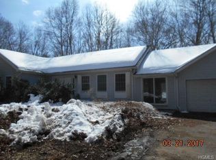 42 Valley Stream Dr, Wurtsboro, NY 12790