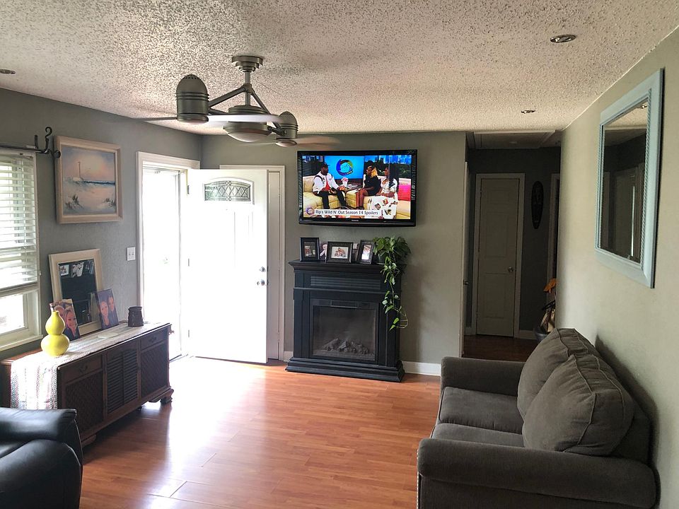 2nd image of 909 Redstart Ave