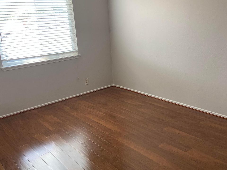 1st image of 521 Chiquita Ave
