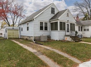 1073 G Ave NW, Cedar Rapids, IA 52405