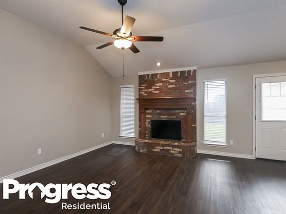 3rd image of 1626 Worthington Ln