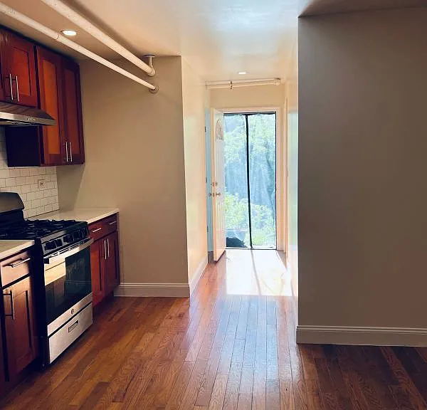 2165 Bogart Ave — Photo 1