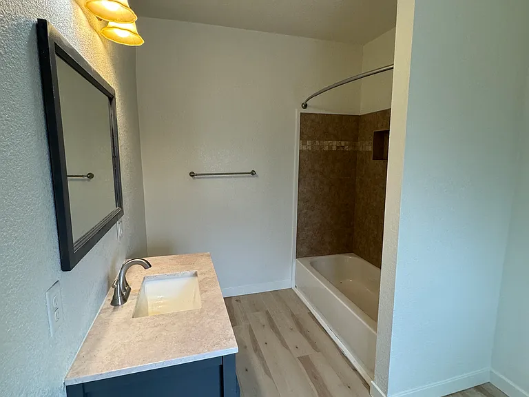 805 N 2nd St — Photo 10