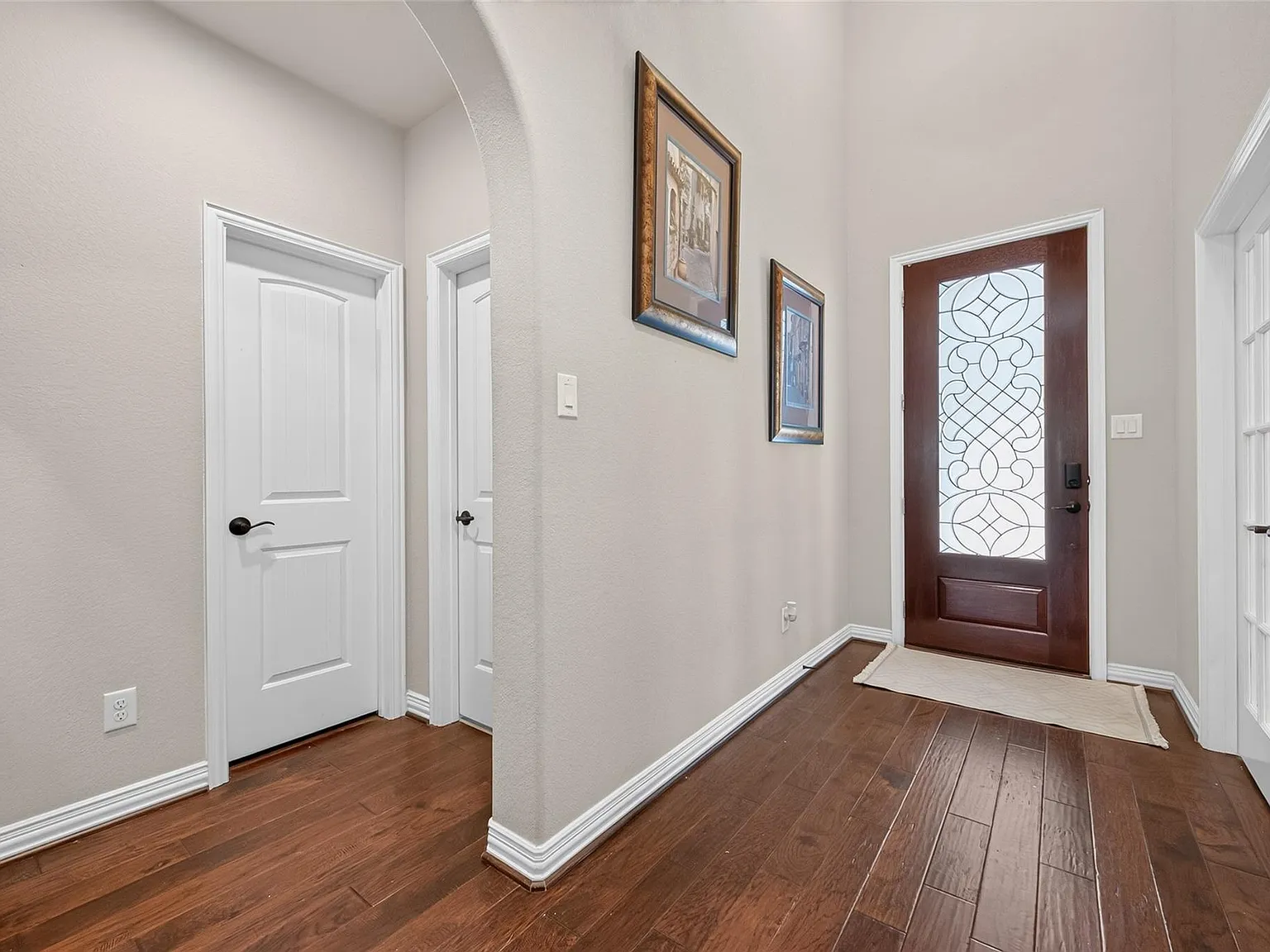 5 bed, 4.0 bath, 3333 sqft, $3,300 — Photo 4