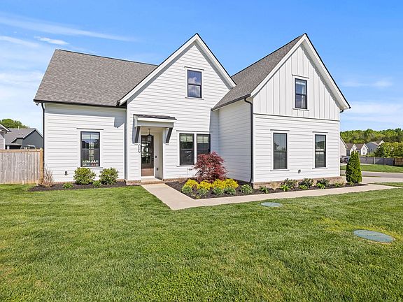 3rd image of 14 Honey Oak Ct
