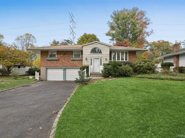 11 Mackay Drive, Hauppauge, NY 11788