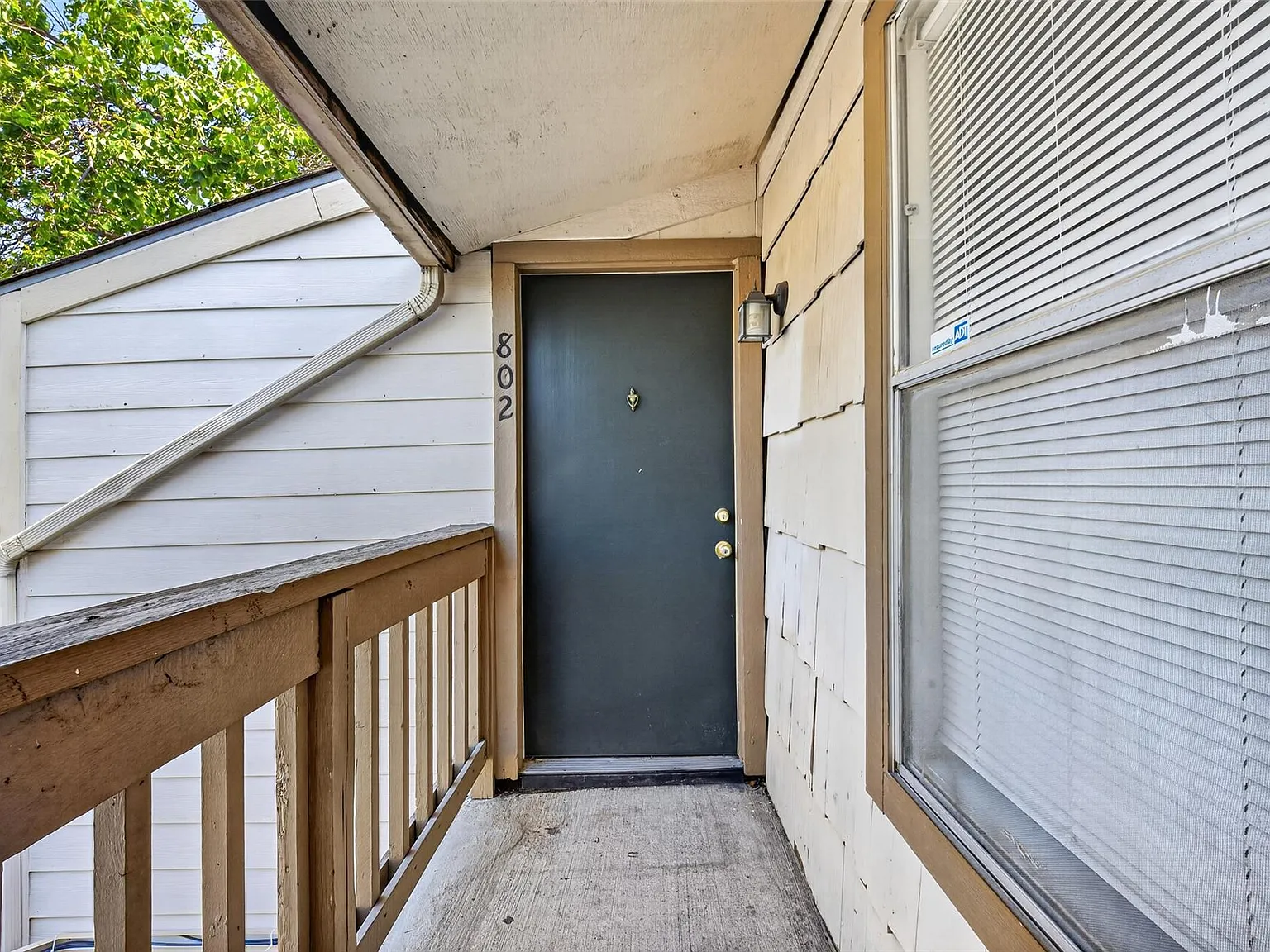 2 bed, 1002 sqft, $1,200 — Photo 1