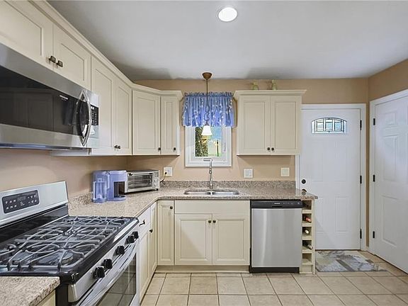 3rd image of 200 Cannon St APT 107