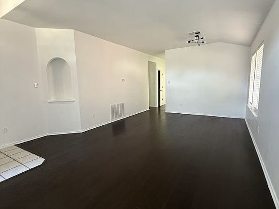 3rd image of 901 House Creek Dr