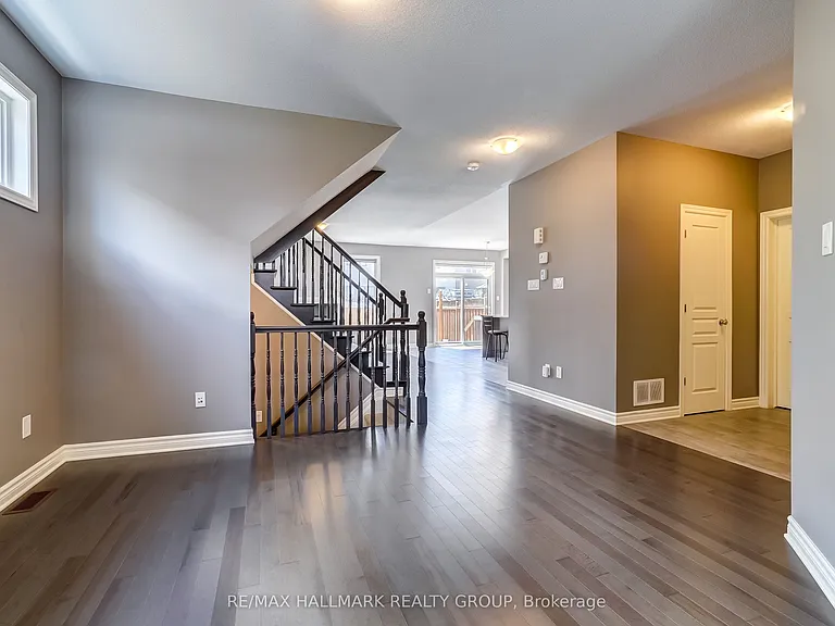 1110 Beckett Cres — Photo 5