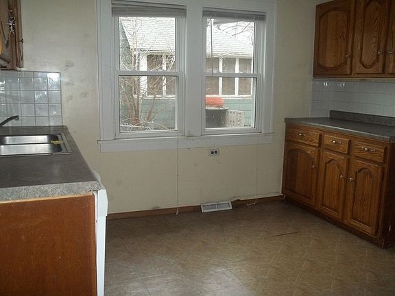 5th image of 1822 12th Ave