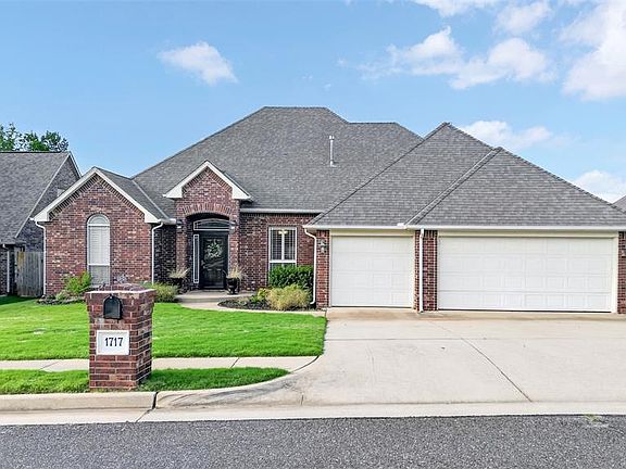 2nd image of 1717 Redland Dr
