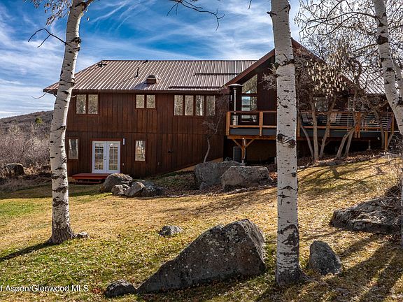 4th image of 221 Aspen Way