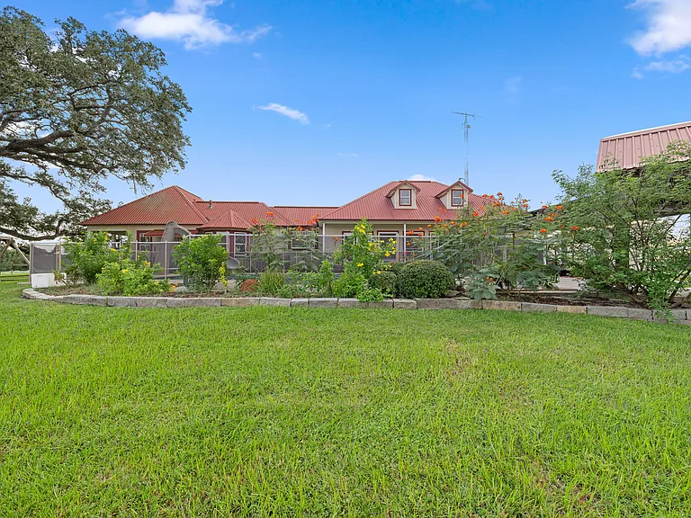 2610 FM 609 — Photo 38
