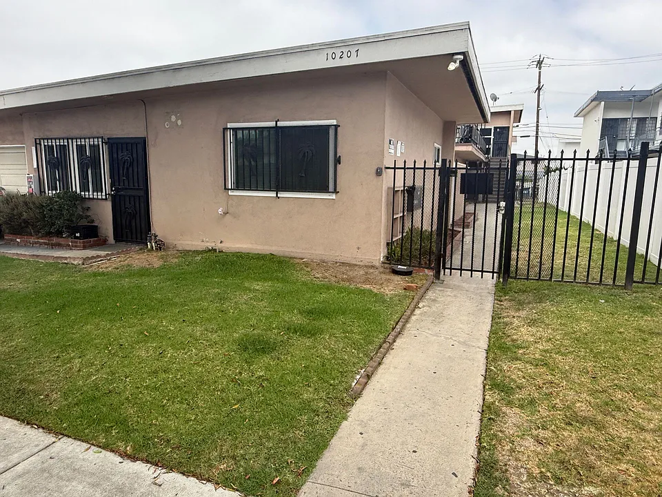 10207 Crenshaw Blvd