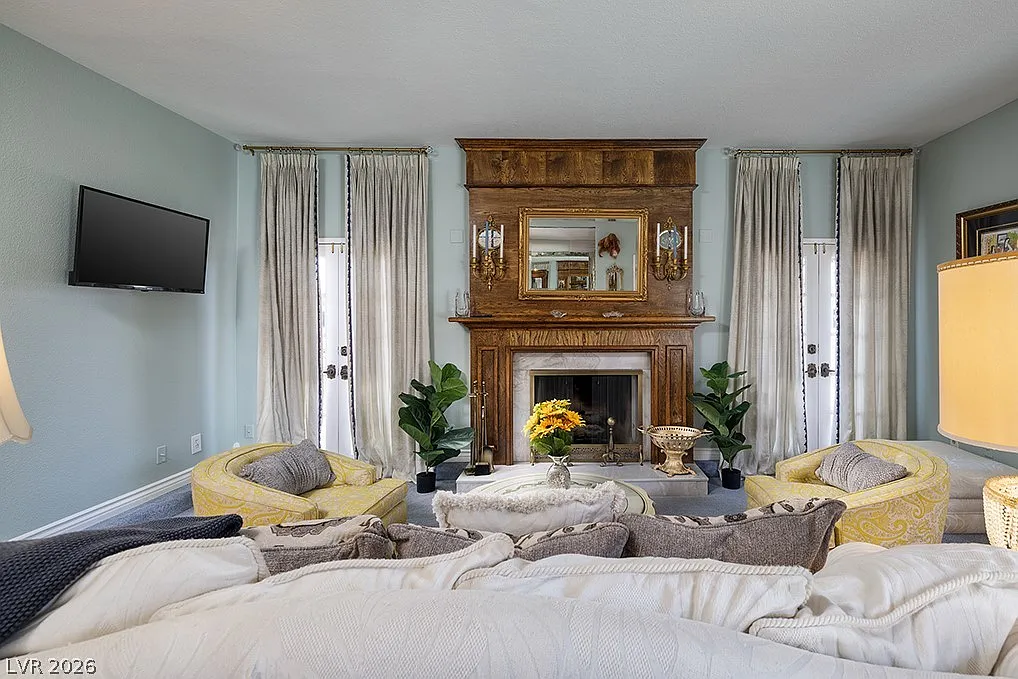 4 bed, 3.5 bath, 2620 sqft, $3,000 — Photo 4
