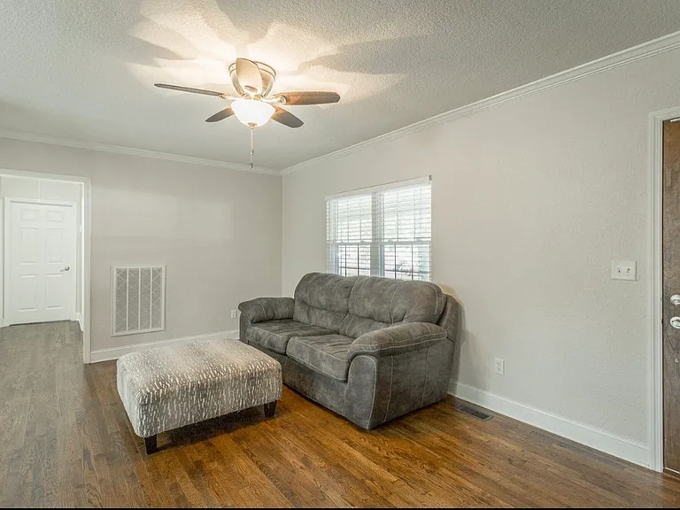 4800 Maryland Dr — Photo 10