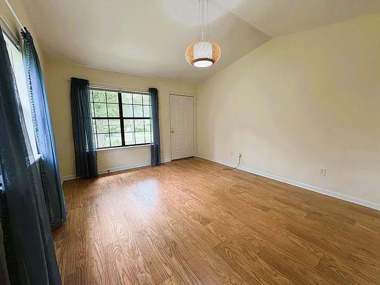 136 Belmont Rd — Photo 7