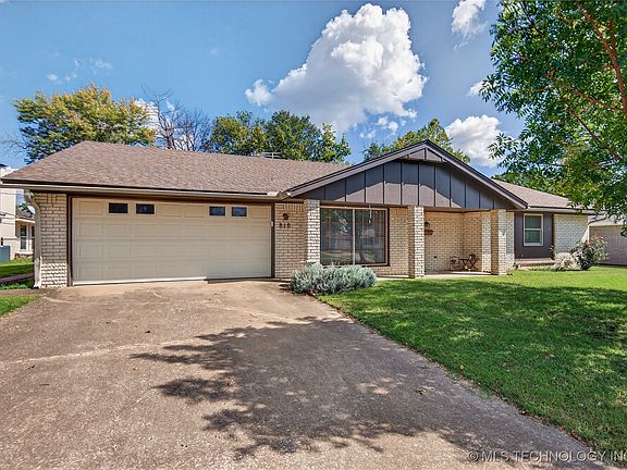 2nd image of 810 Crown Dr