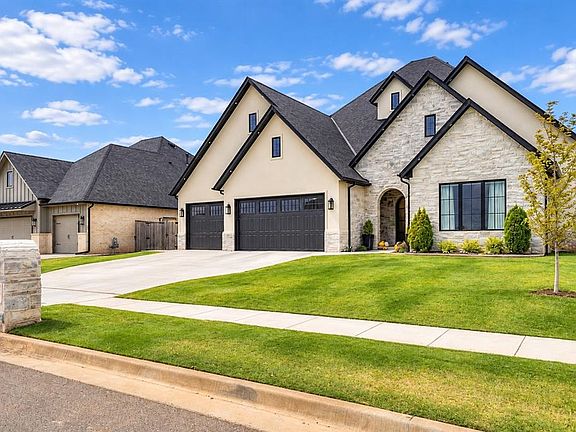 2nd image of 3832 Legacy Dr